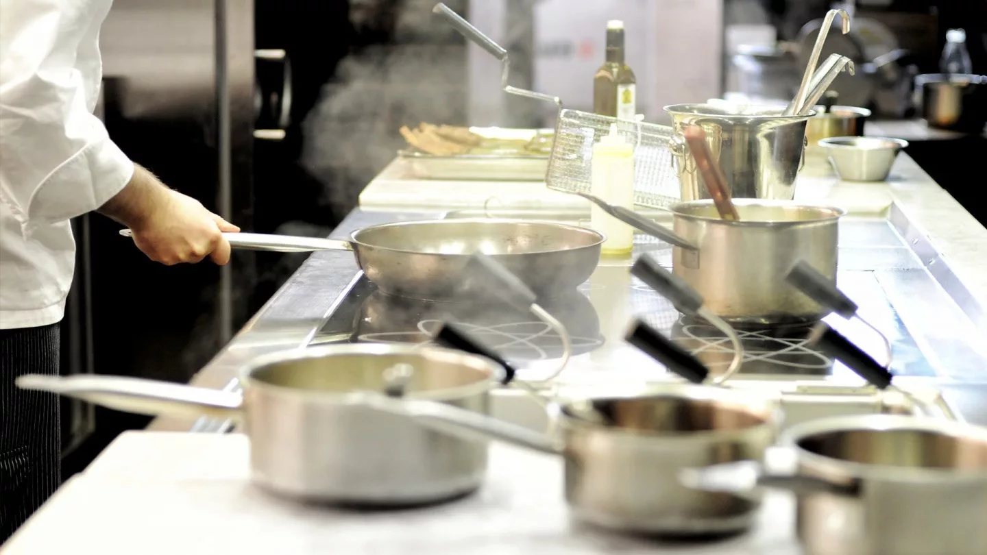 postazione con fuochi per corsi di cucina
