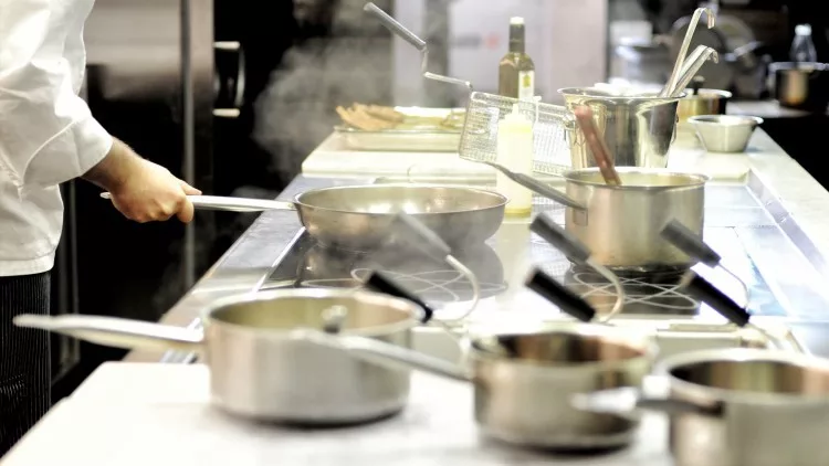 postazione con fuochi per corsi di cucina